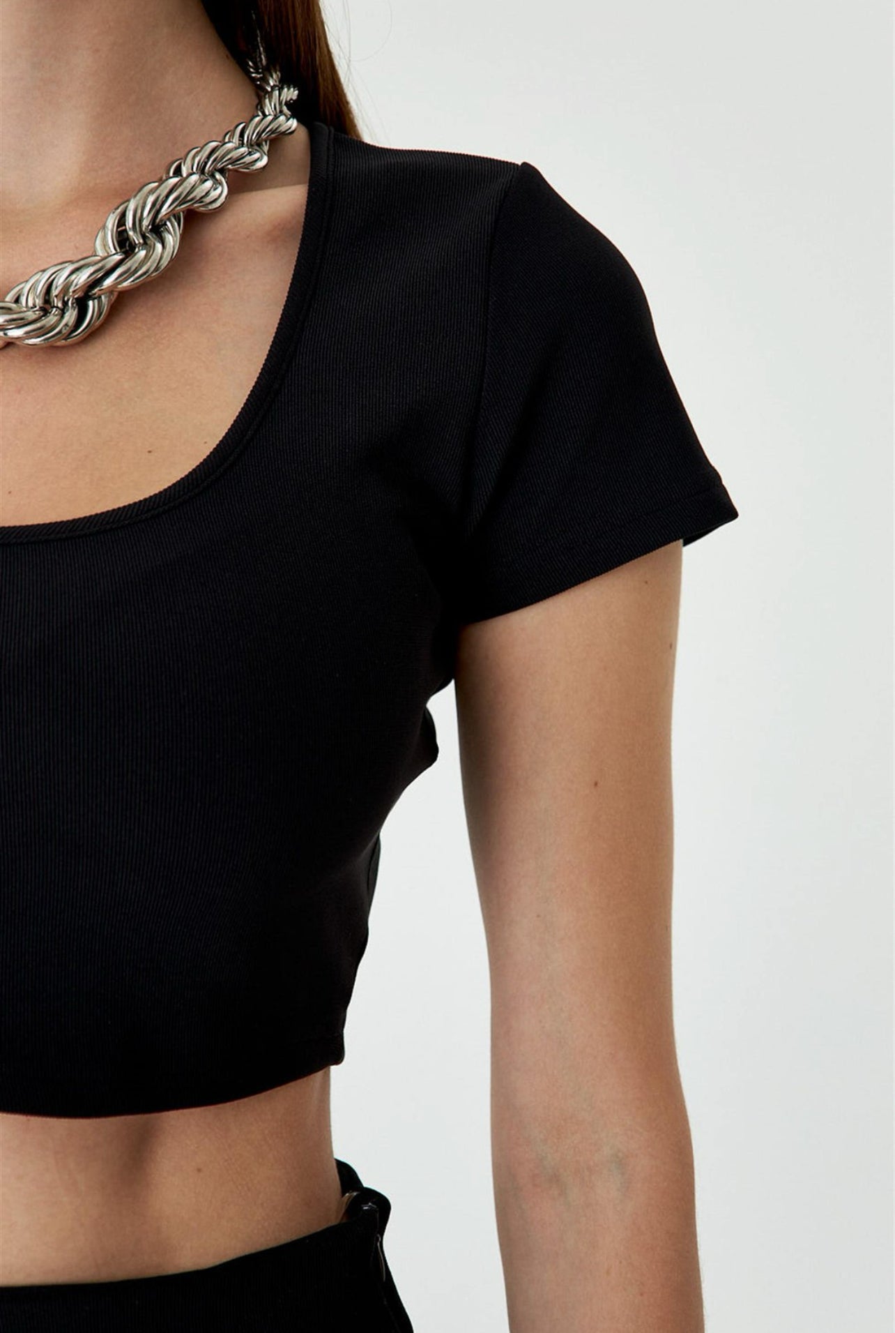Black Fitted Solid Crop Top