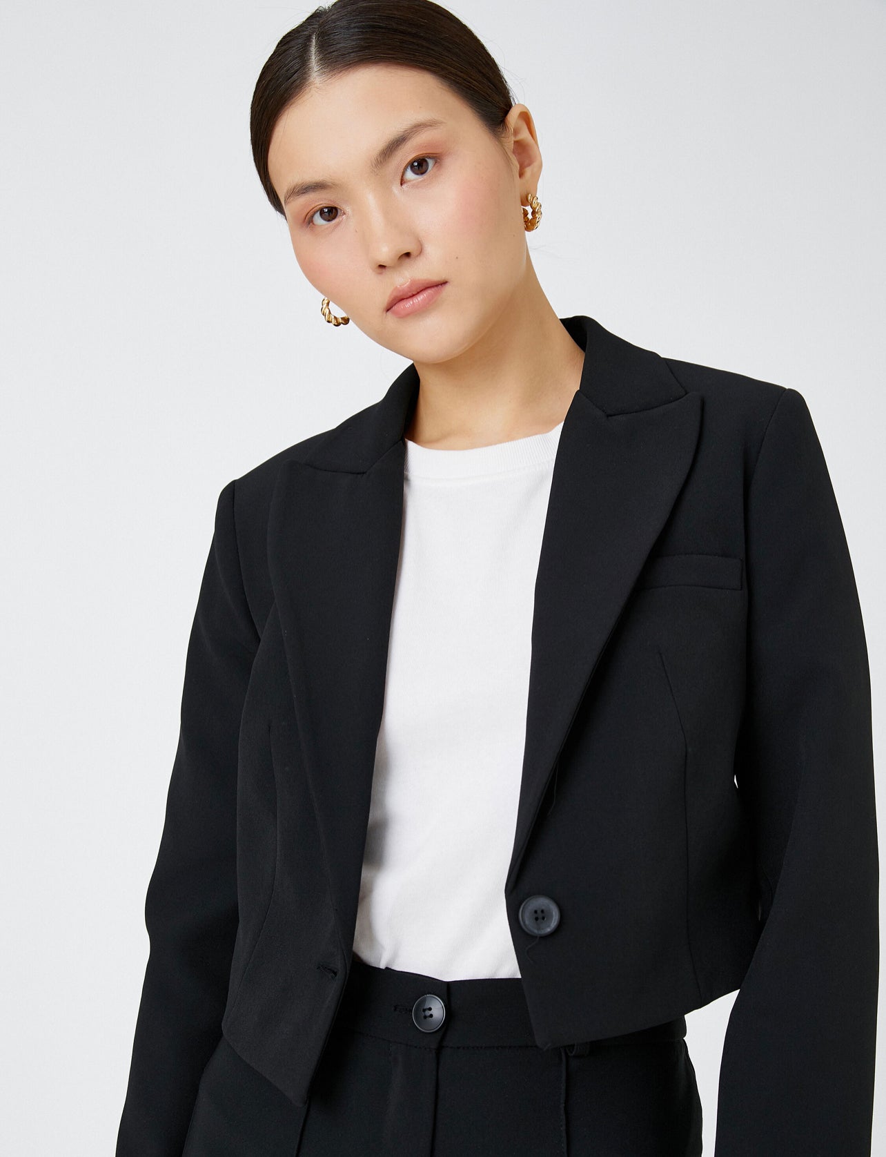 Black Lush Cropped Blazer