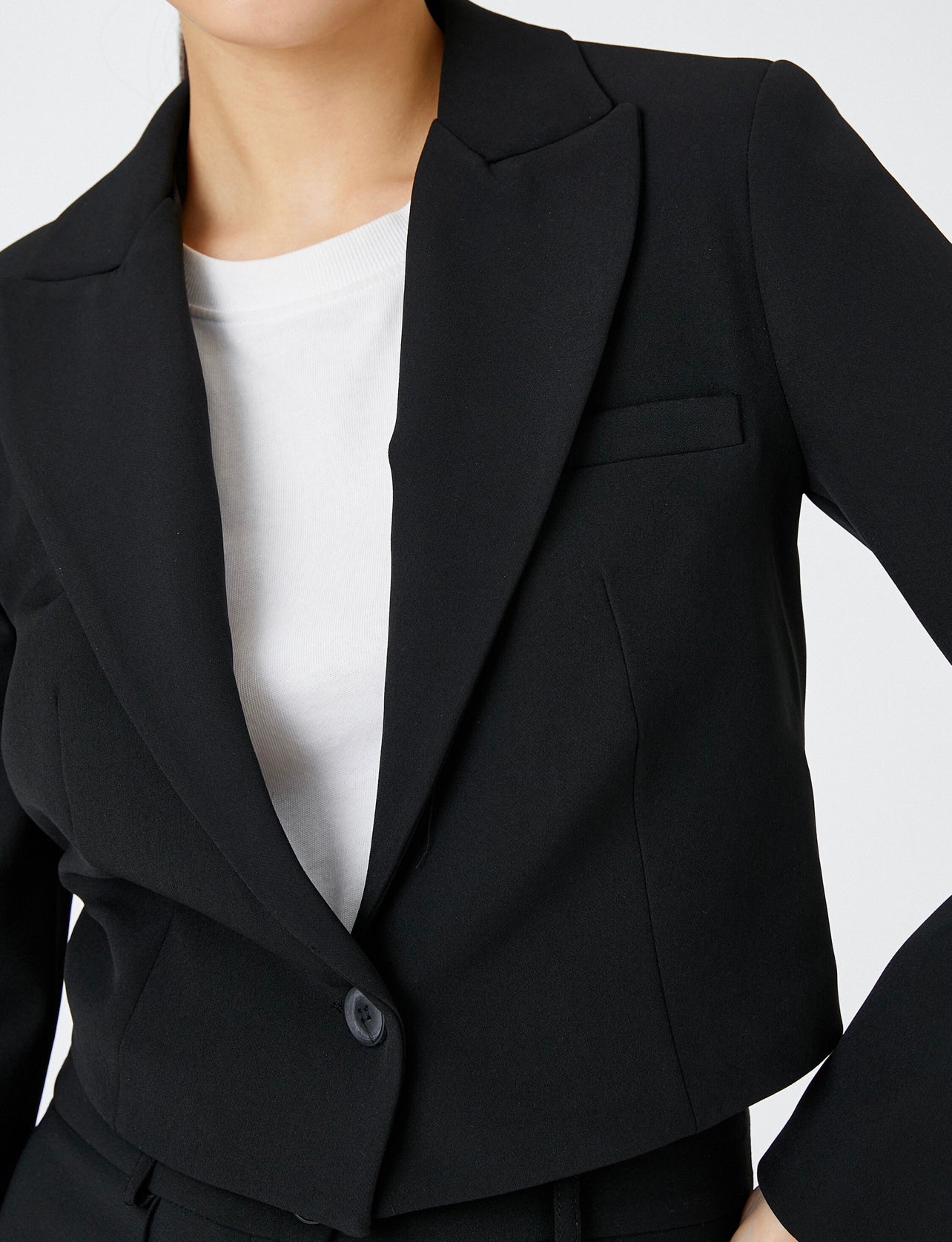 Black Lush Cropped Blazer