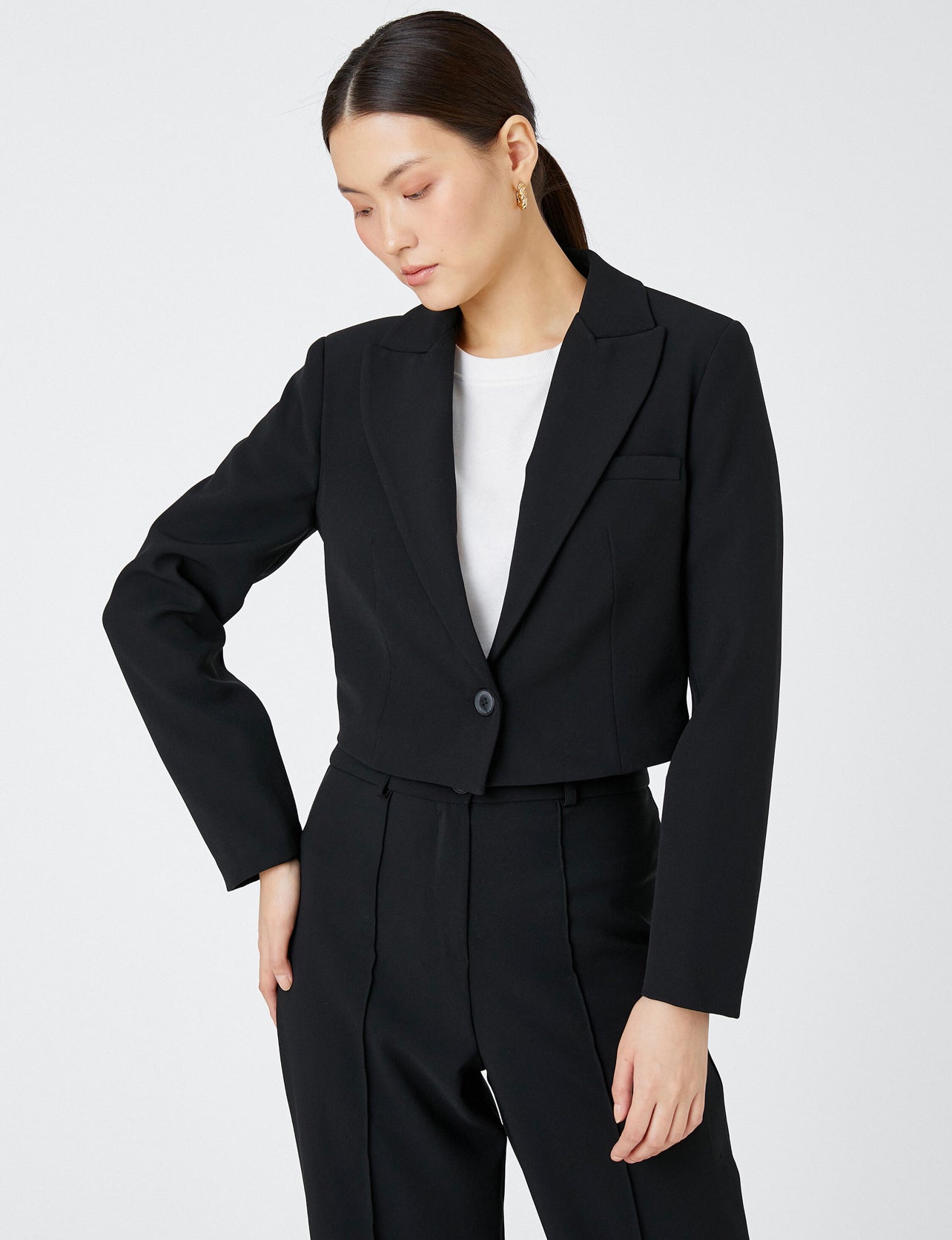 Black Lush Cropped Blazer