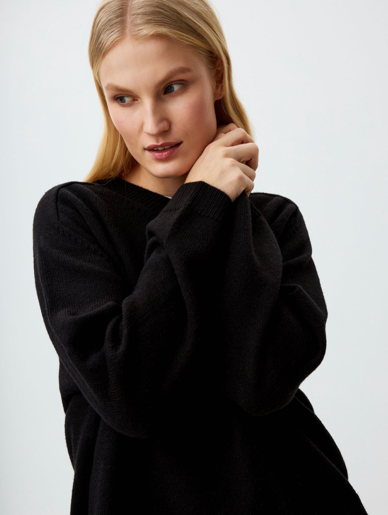 Black Fine Knitted V-neck Sweater