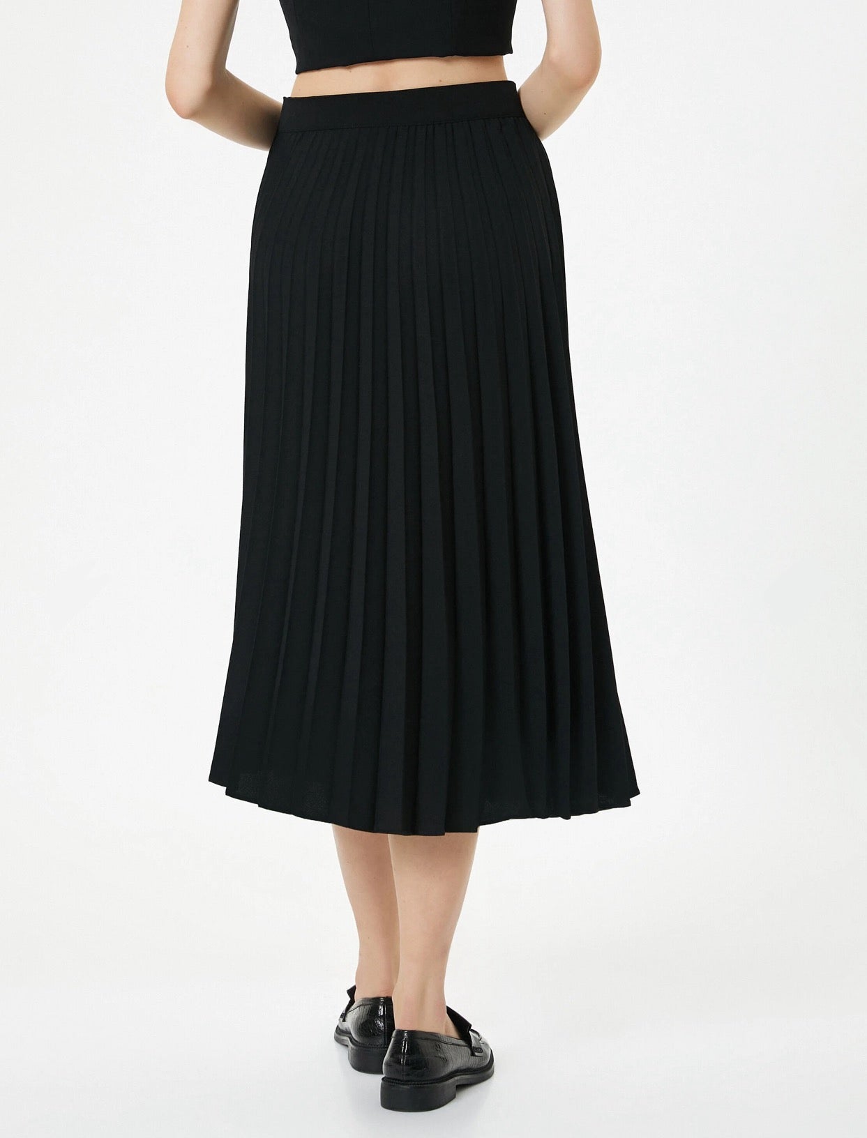 signature-black-pleated-midi-skirt