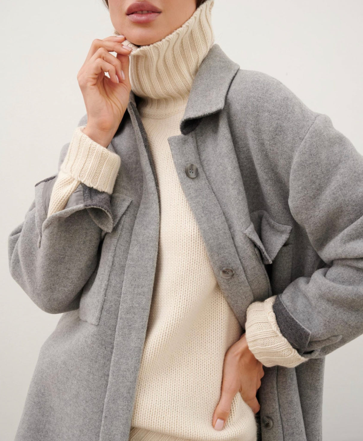 White Knitted Turtleneck Pullover